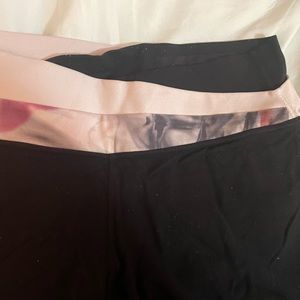 Used Lululemon cropped yoga pant size 10 (see photos and description)